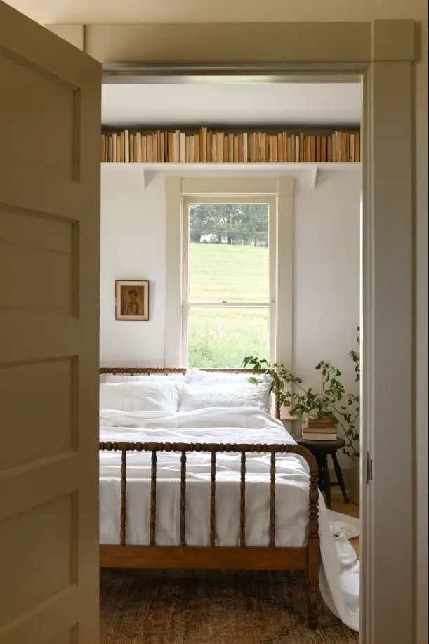 Coastal aesthetic small bedroom with blue decor