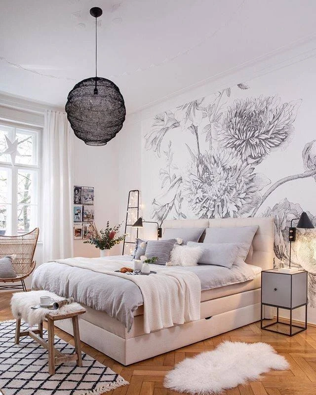 Cozy Small Bedroom Makeover Ideas: Floral accent wall