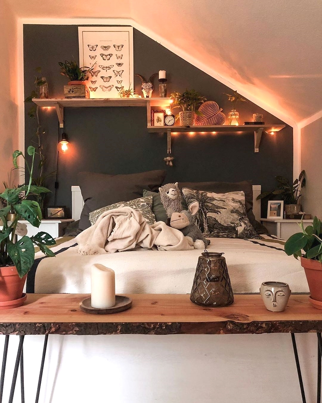 Cozy Small Bedroom Makeover Ideas: Shelves in angled wall