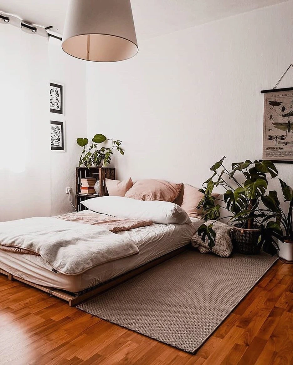 Cozy Small Bedroom Makeover Ideas: Elegant canopy bed