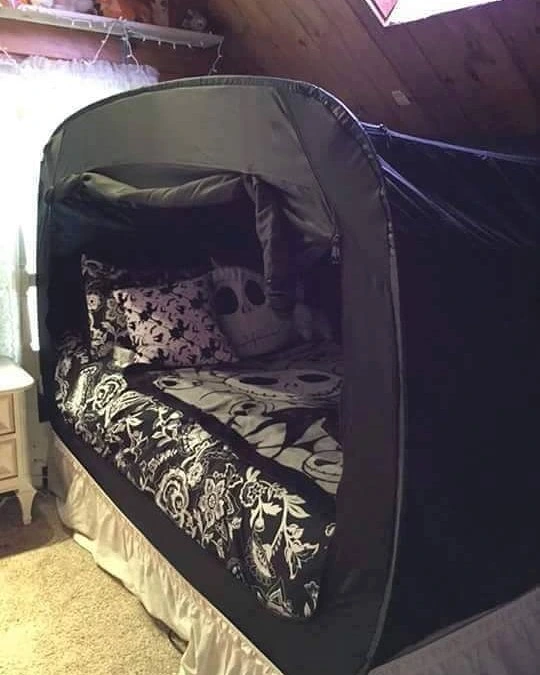 Emo bedroom ideas teen girls checkered bedding dark wall.