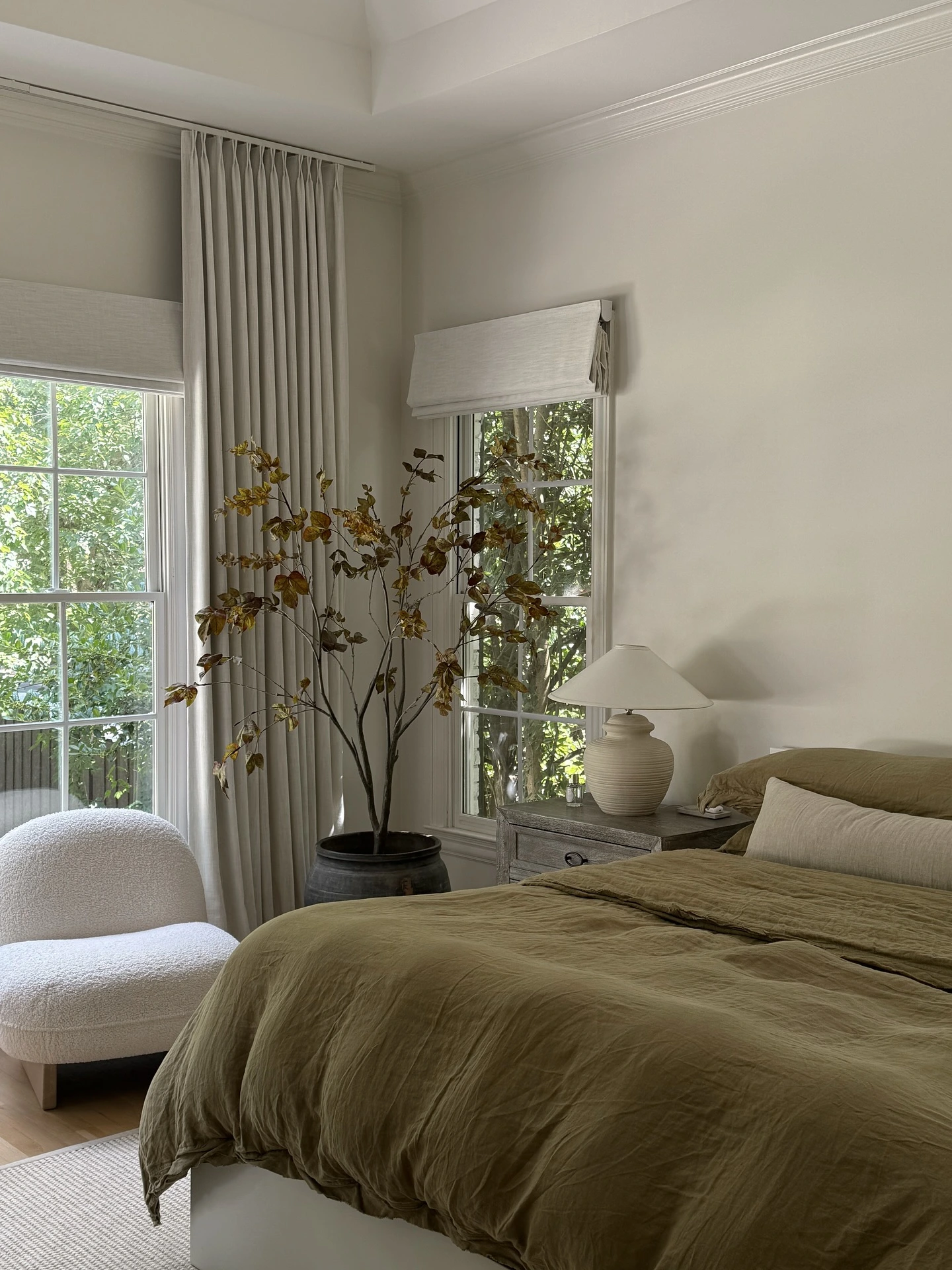 Simple Bedroom Ideas for Small Rooms Minimalist: Olive green bedding, natural tree decor.
