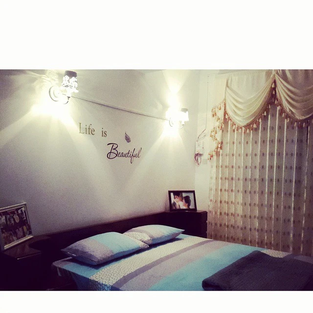 Simple Bedroom Ideas for Couples - Bold Headboard Statement.