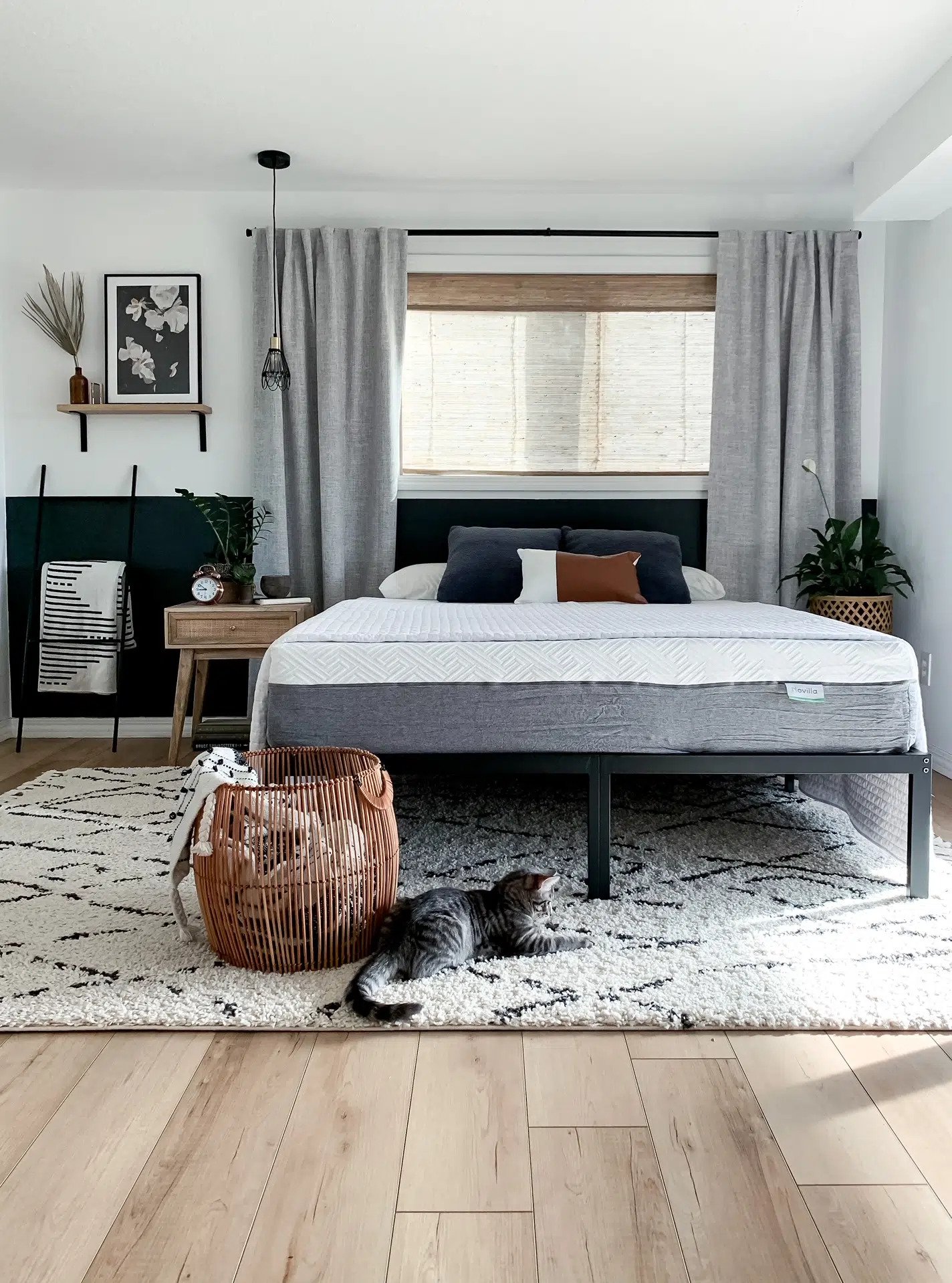 Small Bedroom Wall Decor Ideas