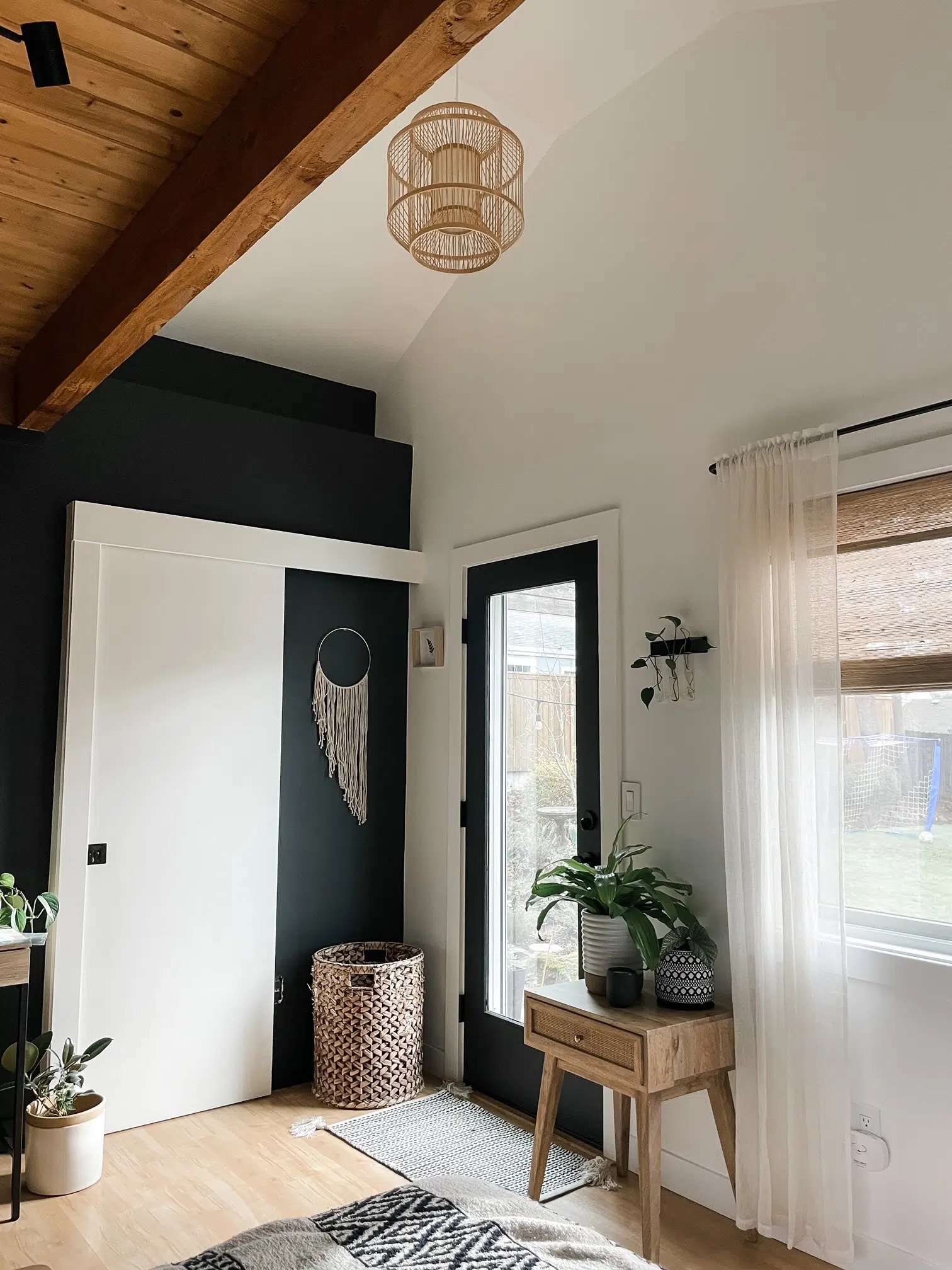 Small Bedroom Wall Decor Ideas