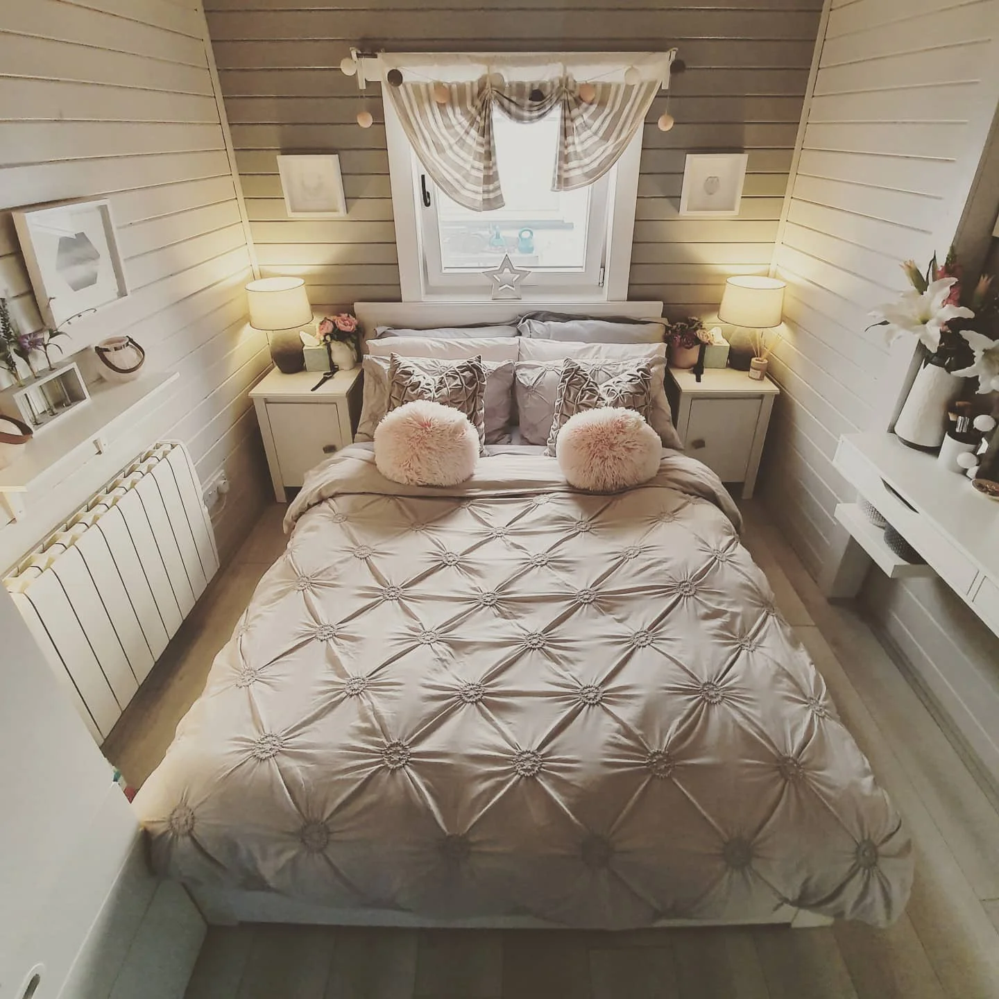 Monochromatic beige bedroom decor