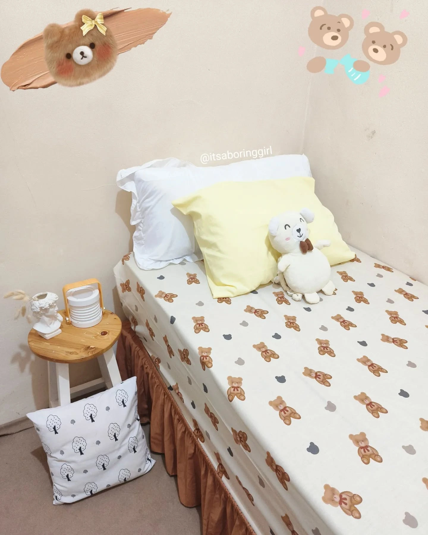 Bedroom with teddy bear-themed bedding