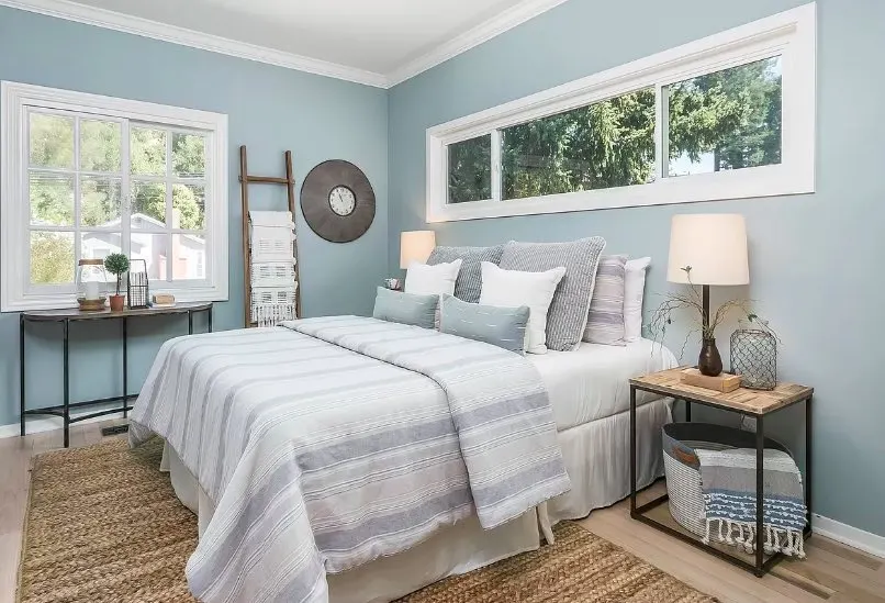 Small Bedroom Color Ideas: Sky blue wall with natural textures