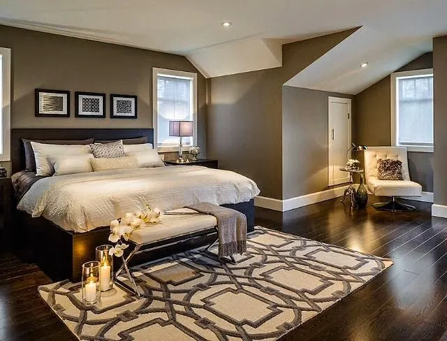 Small Bedroom Color Ideas: Mocha wall with white bedding
