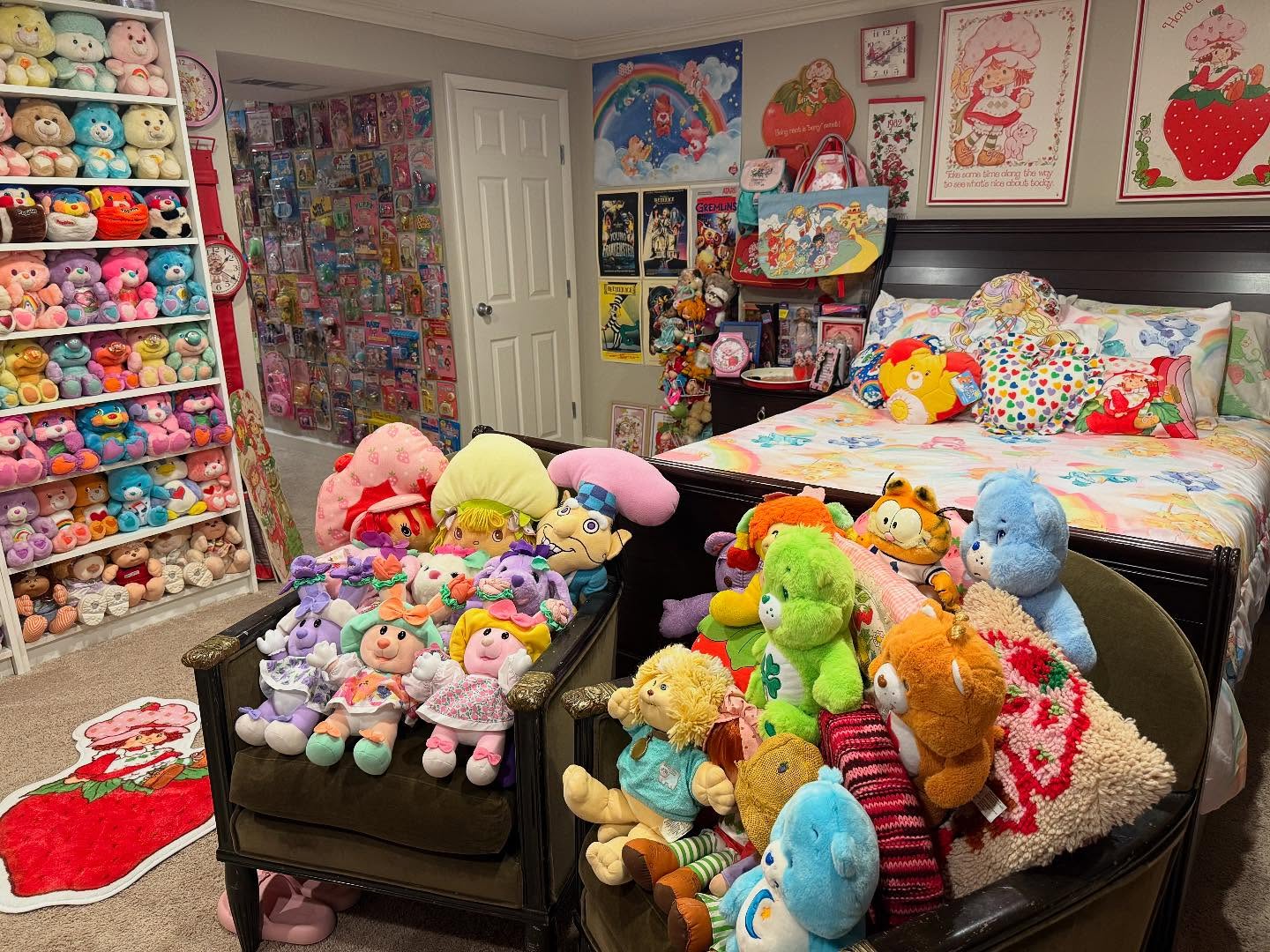 Bedroom with Cabbage Patch dolls  