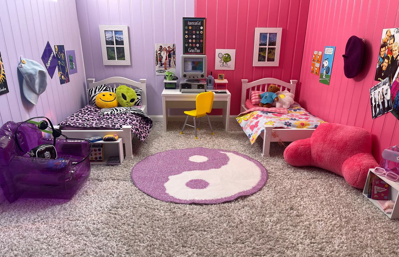 Pink and purple yin-yang room