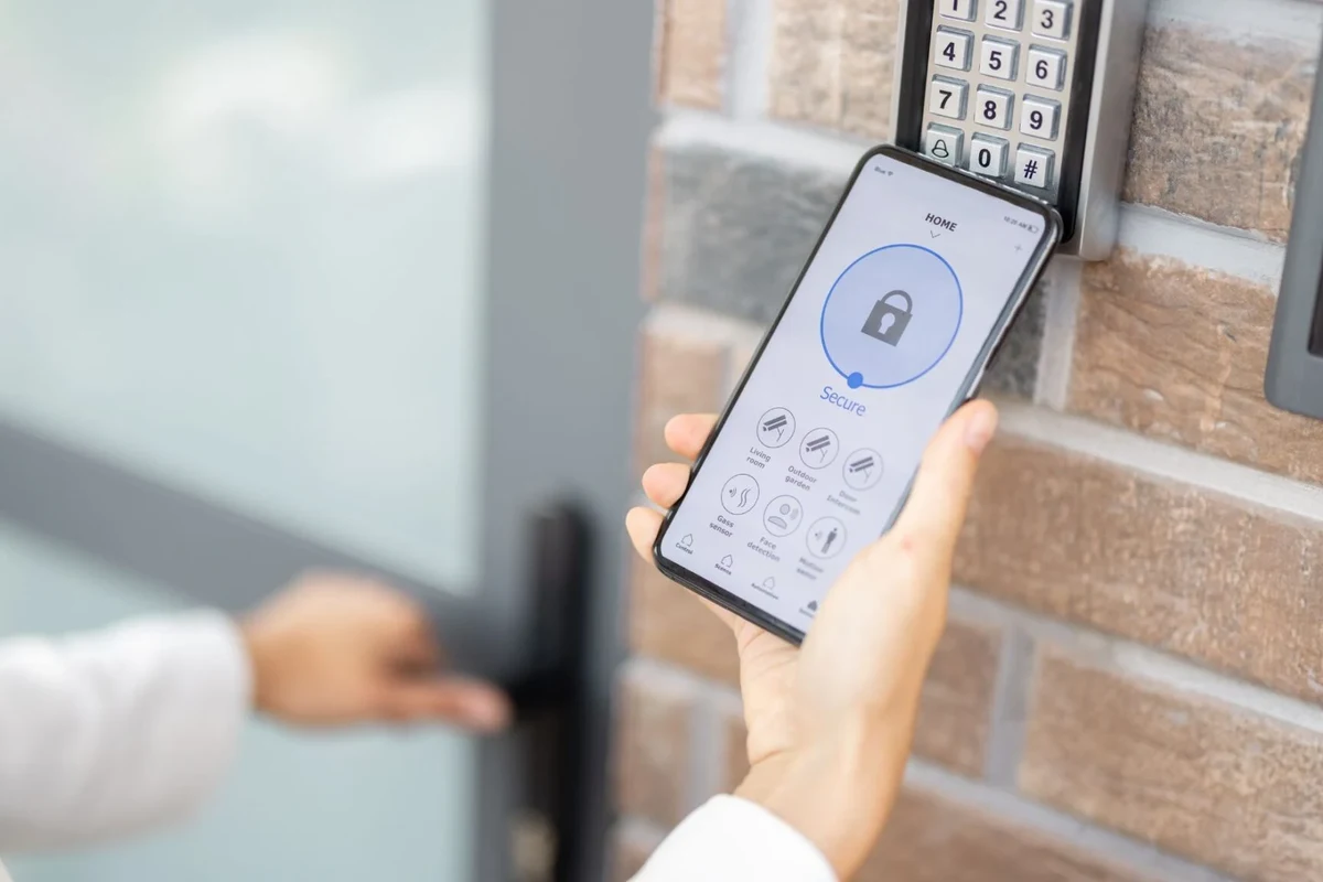Are Smart Locks Safer Than Key Locks for Your Home Security? 2 are smart locks safer than key locks