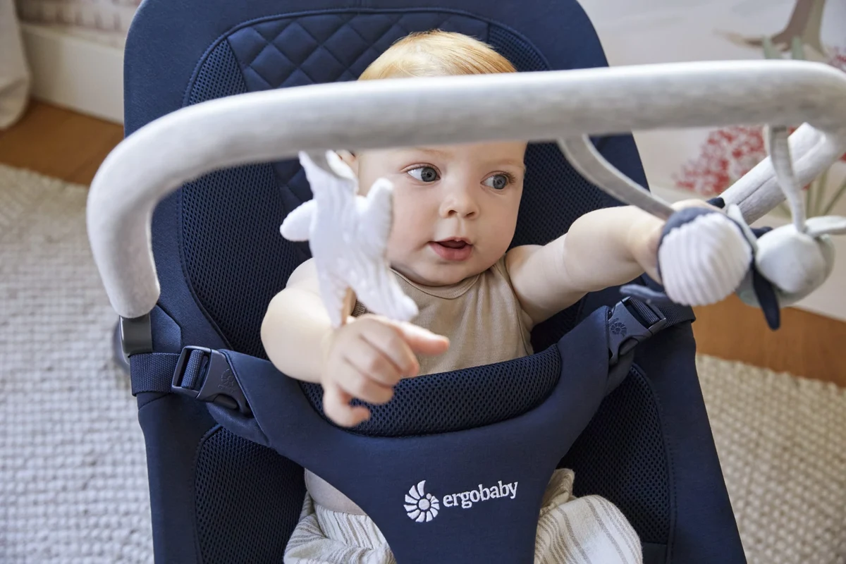 Ergobaby Bouncer vs Baby Bjorn Bouncer: Which Is Safer? 3 ergobaby bouncer vs baby bjorn bouncer