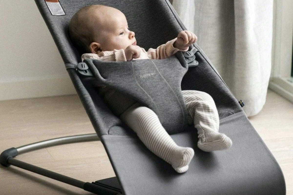 Ergobaby Bouncer vs Baby Bjorn Bouncer: Which Is Safer? 2 ergobaby bouncer vs baby bjorn bouncer